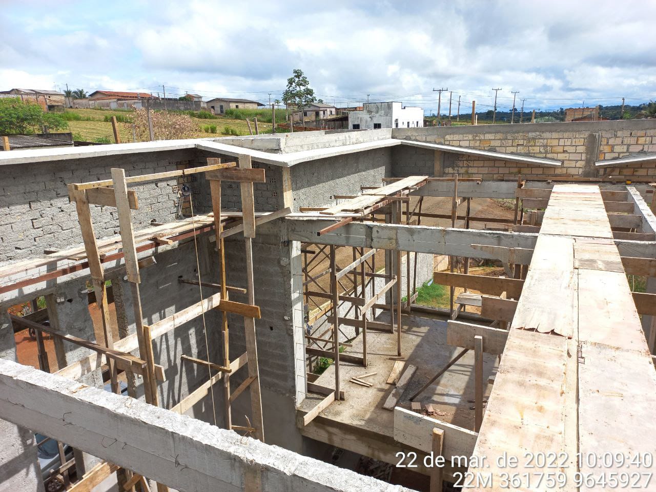 PROJETO ARQUITETONICO, ESTRUTURAL E EXECUÇÃO DE OBRA RESIDENCIAL DE DOIS PAVIMENTOS MAIS MEZANINO EM ALTAMIRA